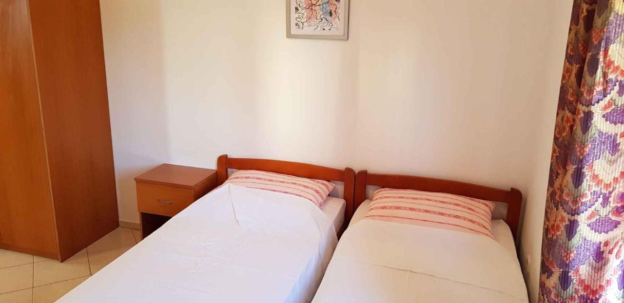 Apartment In 34905 Pirovac